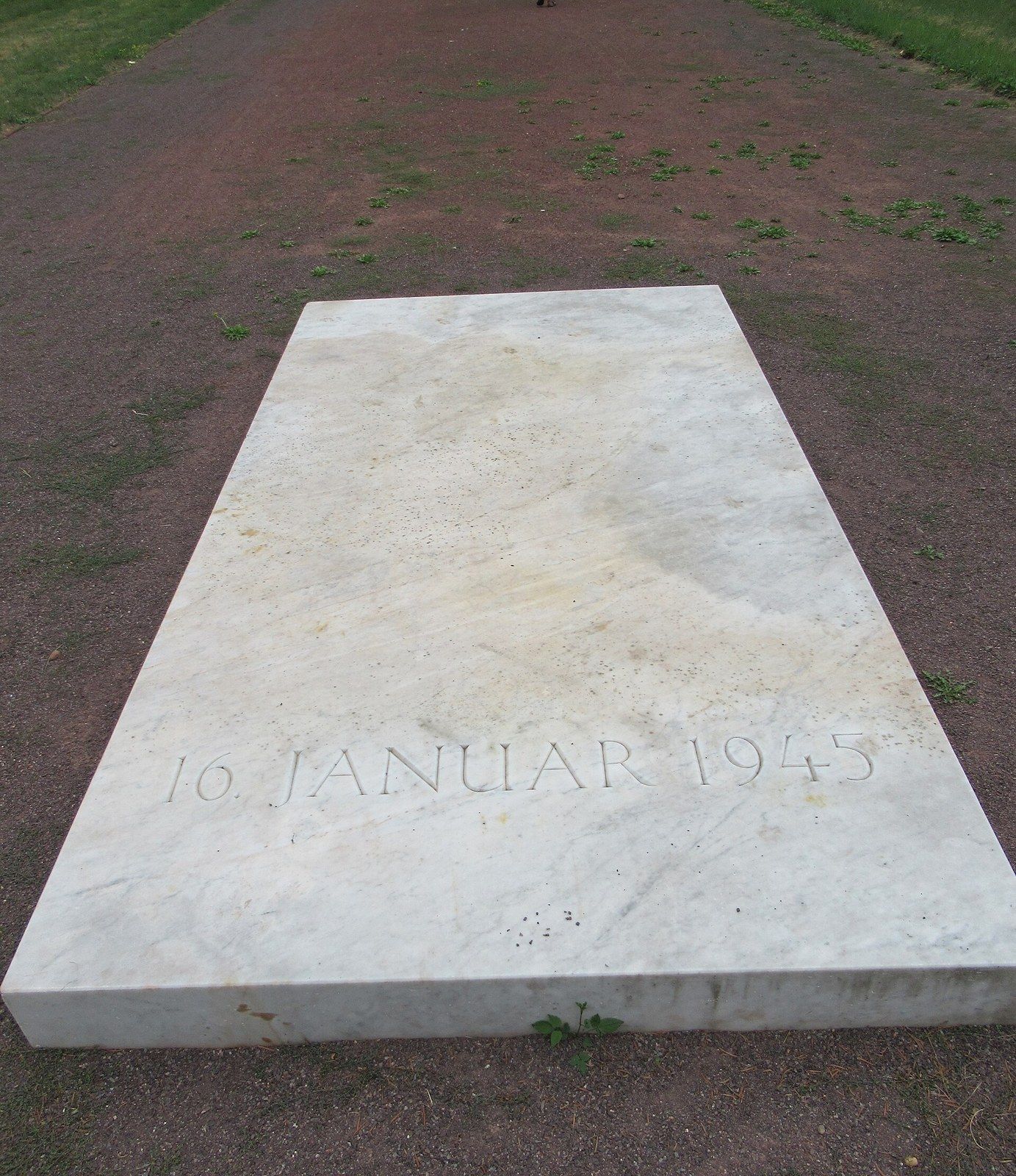 Denkmal für die Bombenopfer auf dem Westfriedhof – Westfriedhof Magdeburg